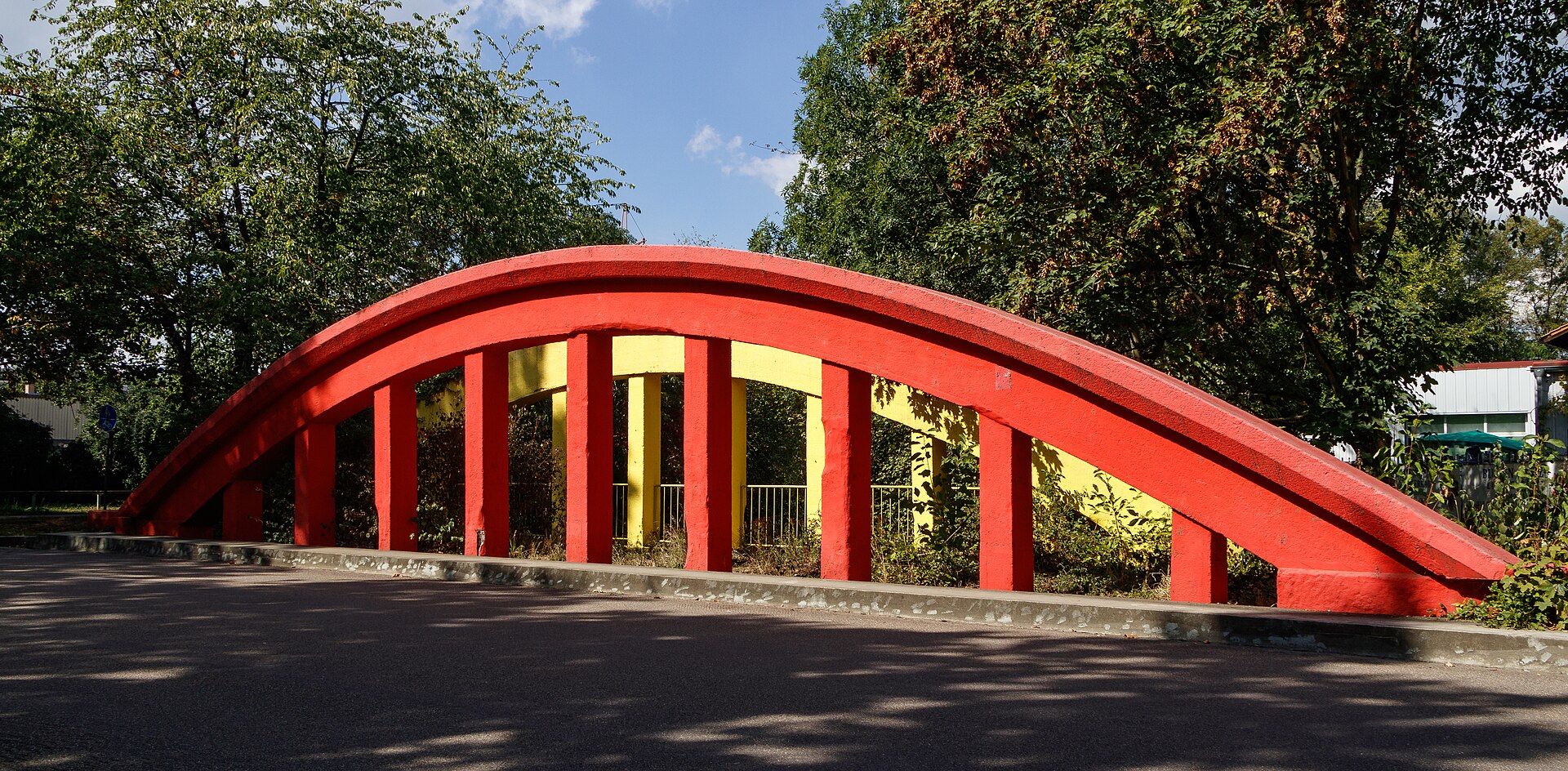 Brücke und Bebauung in Karlsruhe-Durlach
